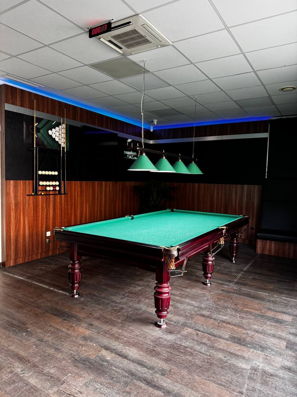 Комфортная зона отдыха клуба русского бильярда в Оберхаузене