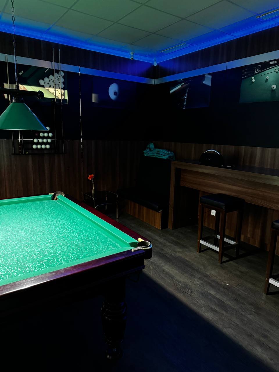 Русский бильярдный стол крупным планом в клубе Billard O., Оберхаузен